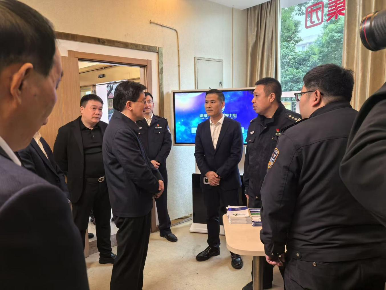 市委副书记、政法委书记马小秋赴建华五金市场调解工作站调研指导